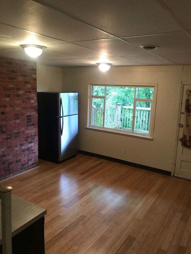 Foto del edificio - AVAILABLE JULY 2026 - Beautiful 2 Bedroom Home in South Side Slopes!