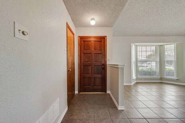 Building Photo - 2618 Trumpet Dr