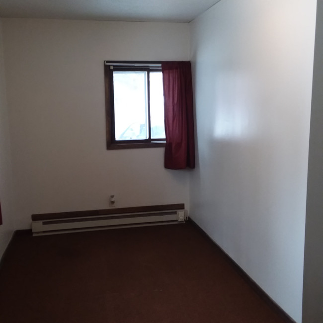 Building Photo - 407 E Lake St