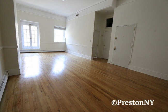 Foto del edificio - 243 W 14th St