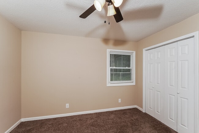 Foto del edificio - 754 Cedar Crest Ln
