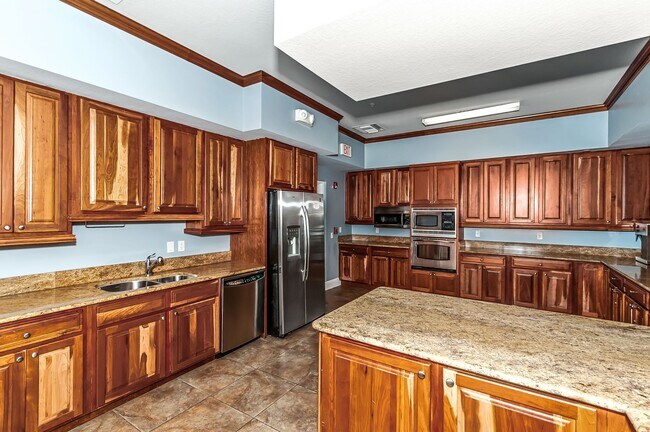 Foto del edificio - 6061 Silver King Blvd