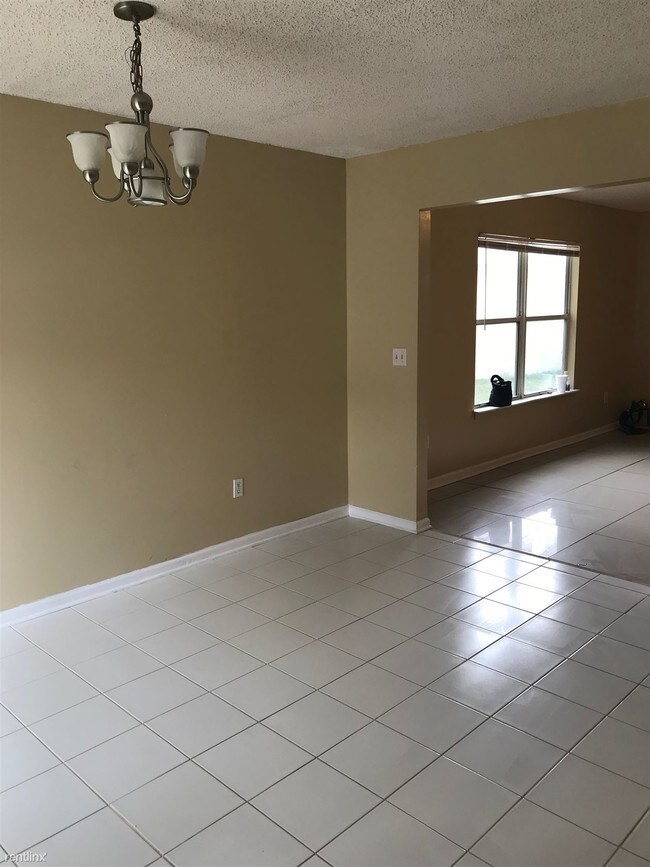 Building Photo - 3 br, 2 bath House - 4228 Lindy Trl