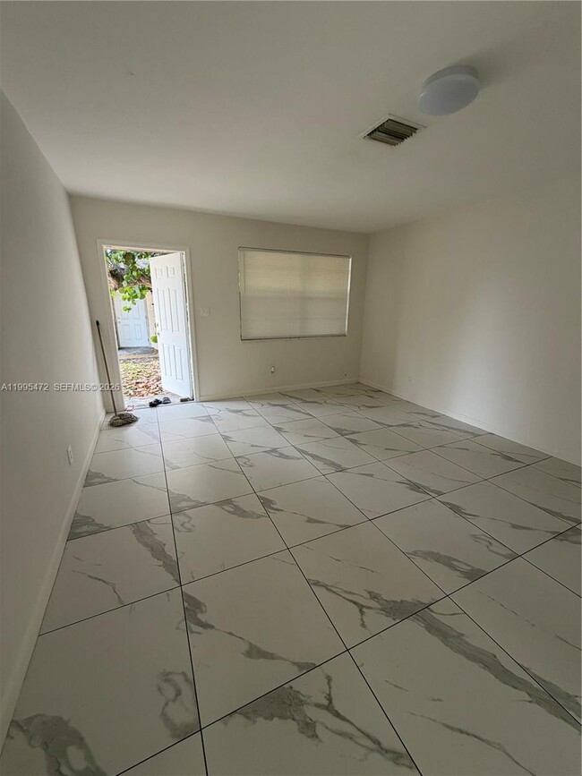 Foto del edificio - 2851 NW 15th Ct
