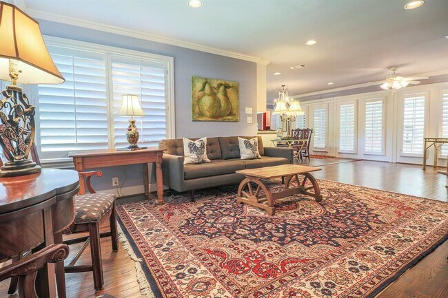 Foto del edificio - 1214 Timbergrove Ln