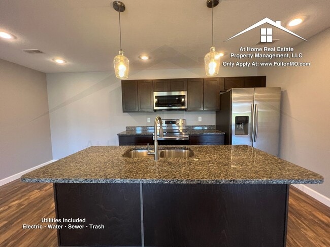 Building Photo - 301 E St Eunice Rd