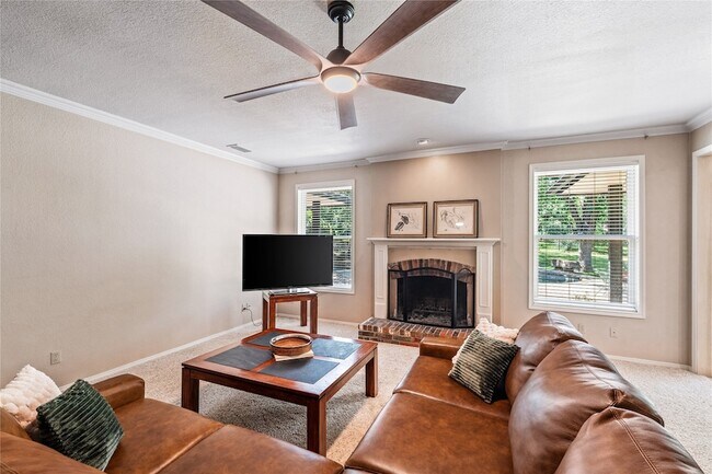 Building Photo - 150 Creekside Dr