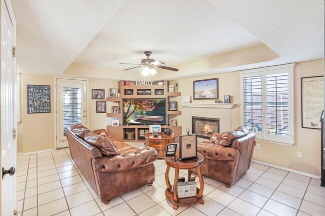 Foto del edificio - 1317 Amber Morgan Dr