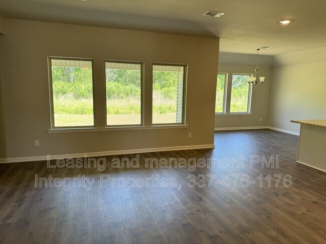 Building Photo - 231 S Lakepointe Dr