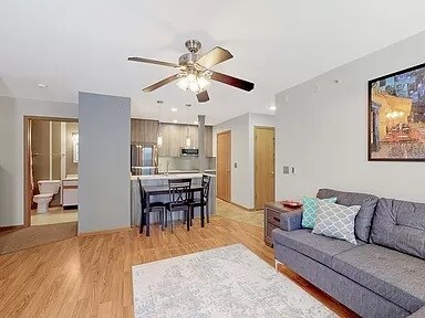 Primary Photo - 1551 W Crystal Rock Ct