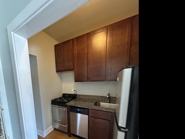 Foto del edificio - 0 bedroom in Chicago IL 60610