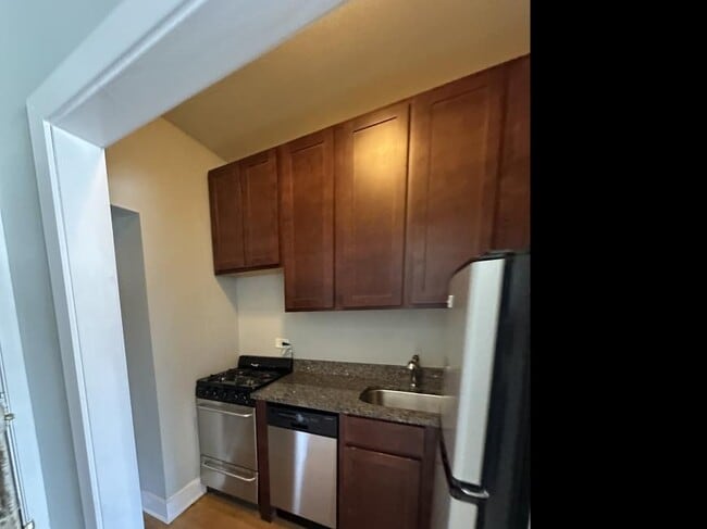 Building Photo - 0 bedroom in Chicago IL 60610