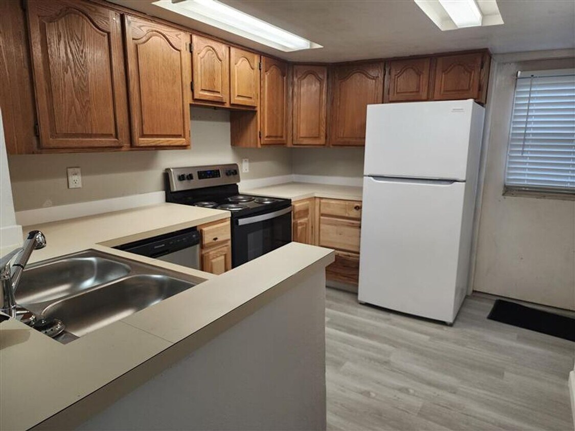 Foto principal - r815 Ave C