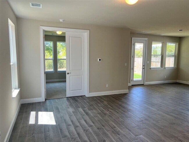 Building Photo - 128 Free Stone Dr