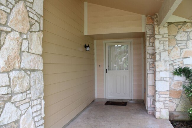 Foto del edificio - 3-BEDROOM IN CASTLE HILLS FOREST, NORTH EA...