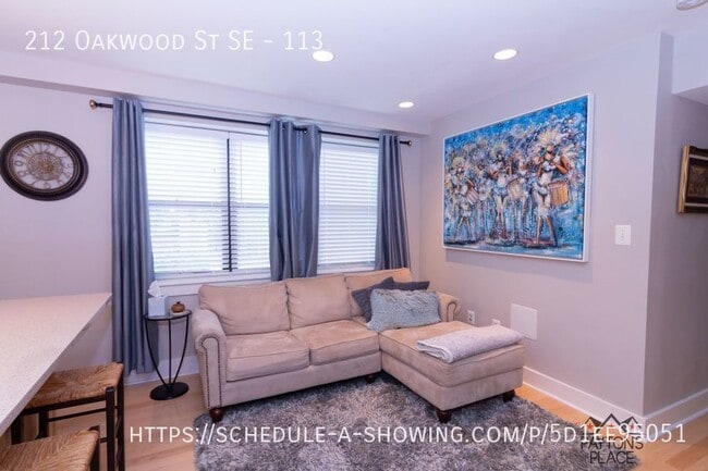 Building Photo - Renovated Apartment with Rooftop and Gym