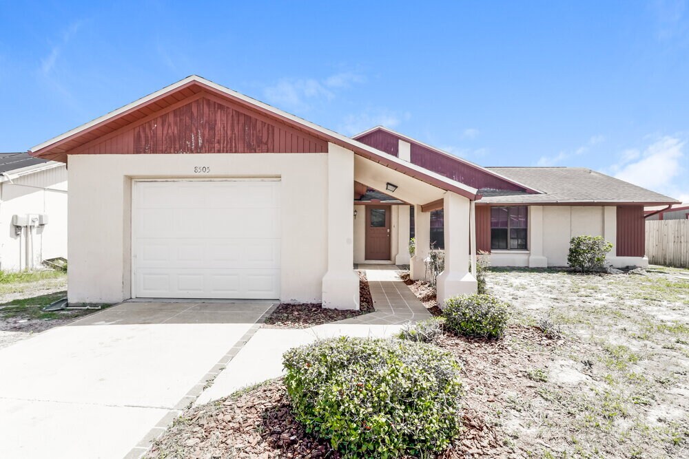 Foto principal - 8505 Luray Dr