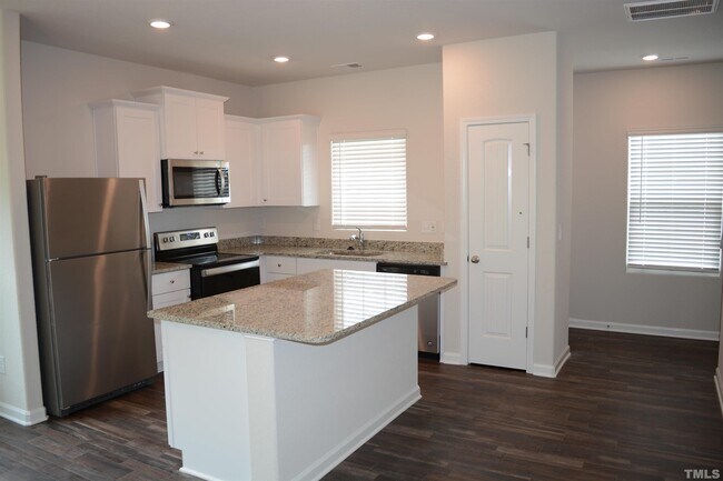 Foto del edificio - 212 Chandler Ct