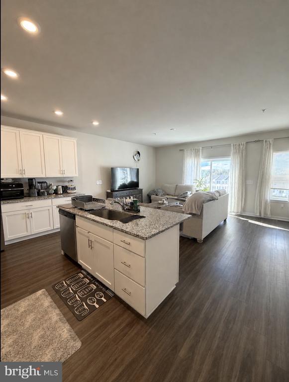 Foto del edificio - 4913 Brookside Ct