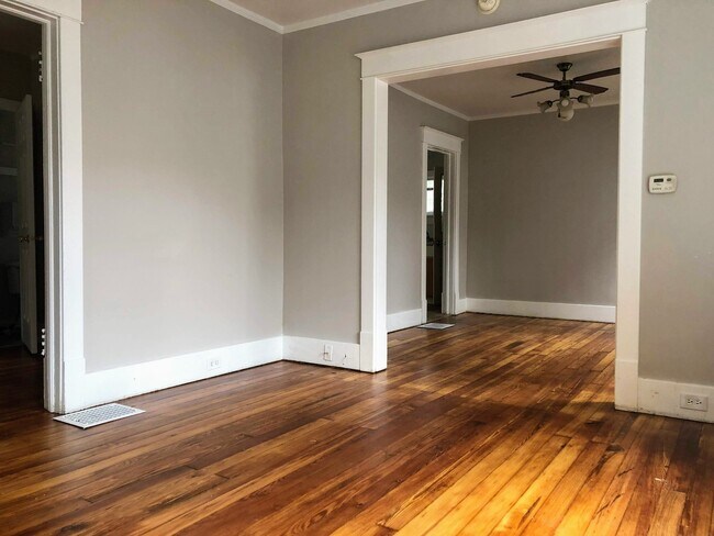 Building Photo - 1353 Ewing SE - Water Included, Washer/dry...