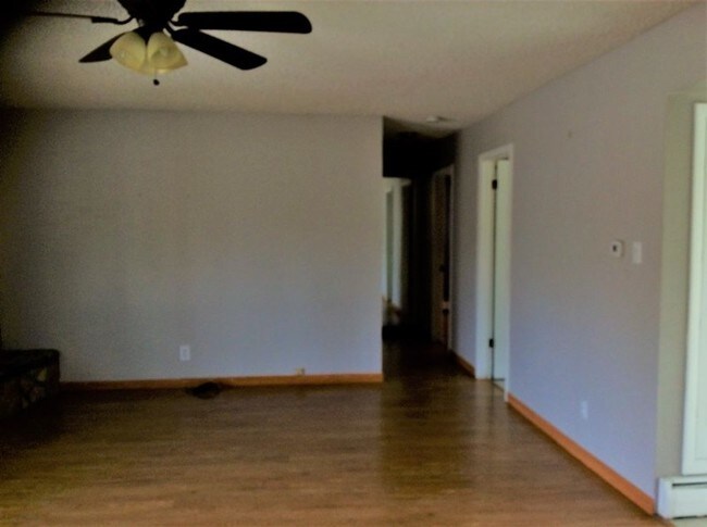 Building Photo - 3473 E Hidden Valley Dr