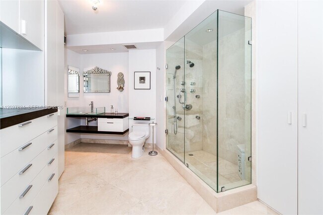Foto del edificio - 720 NE 69th St
