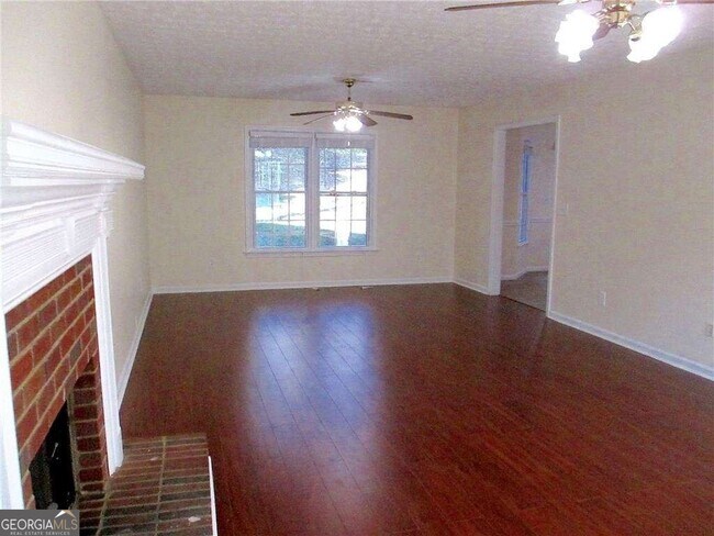 Building Photo - 3040 Oak Meadow Dr