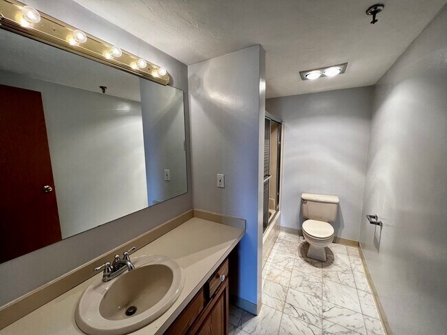 Foto del edificio - 200 Cove Way