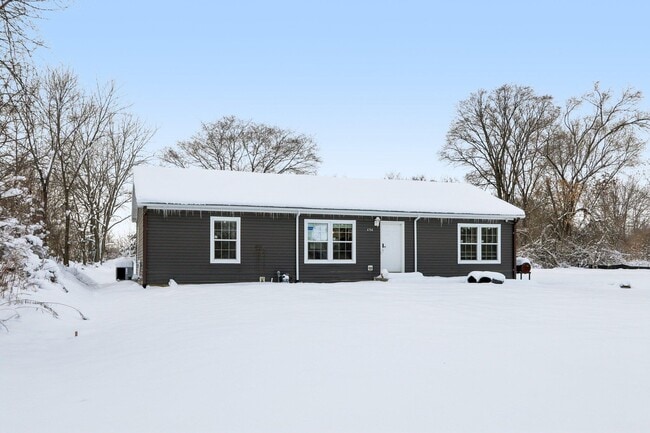 Building Photo - 4704 47th Ave