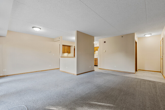 Building Photo - 1028 Ashley Ct N