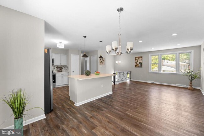 Building Photo - 6100 Hellen Lee Dr