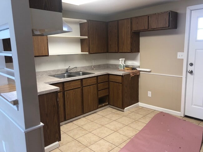 Building Photo - 3273 Berent St