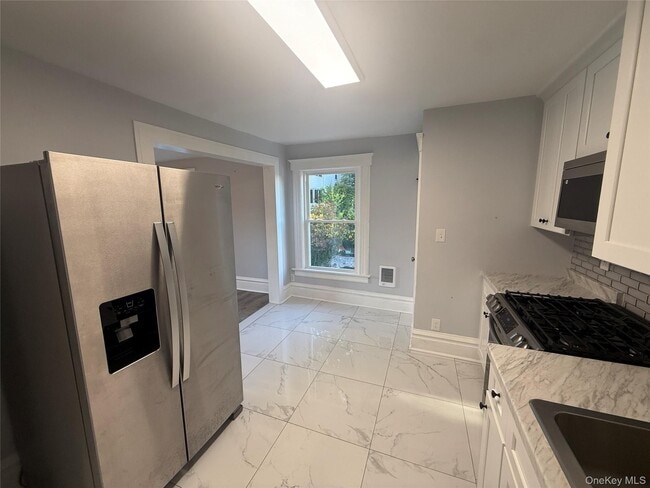 Building Photo - 18 Edgewood St