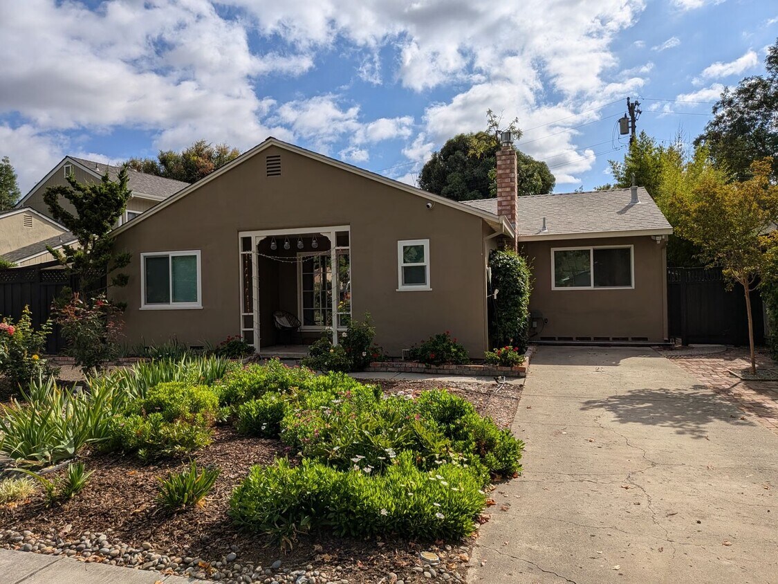Foto principal - 3BD/2BA Premium Willow Glen Home with Euro...