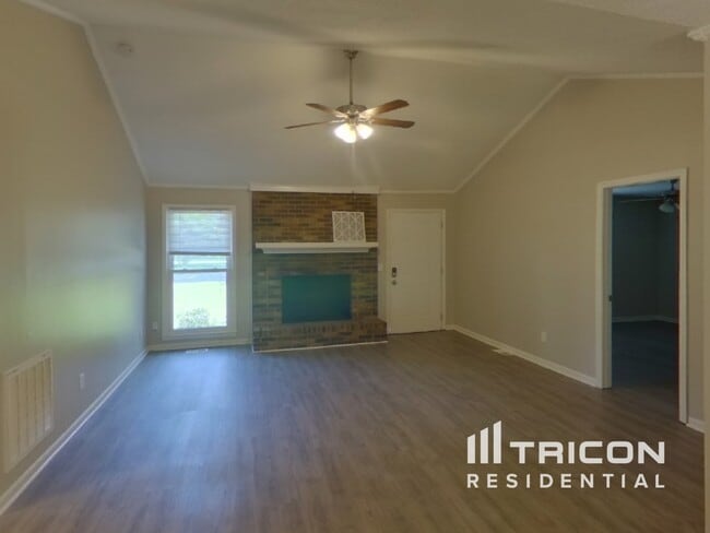 Building Photo - 63 Woodpond Ct
