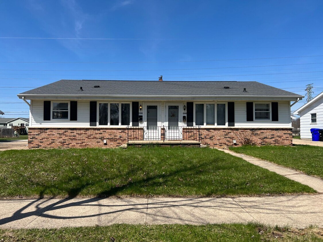 1200 E Sylvan Ave Unit 1200, Appleton, WI 54915 Room for Rent in