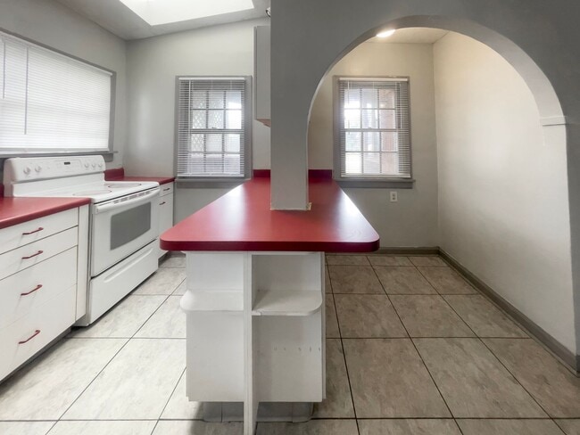 Building Photo - AVAILABLE IMMEDIATELY! Dishwasher and Wash...