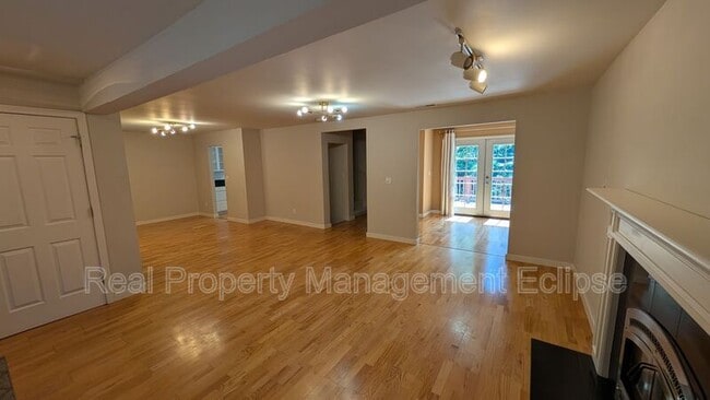 Building Photo - 10253 NE 64th St