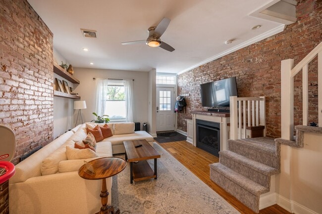 Building Photo - Two Bed Graduate Hospital Townhome