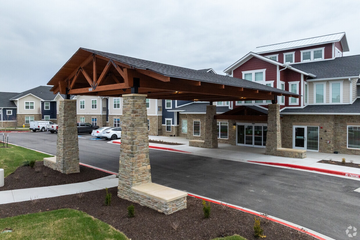 Building Photo - Raintree Village