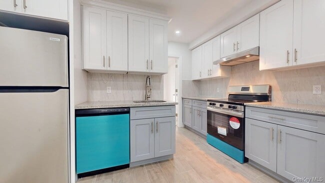 Foto del edificio - 72-17 66th Pl