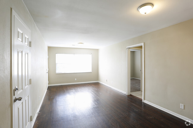 2HAB, 1BA - 750 ft² - 82 West Crossing