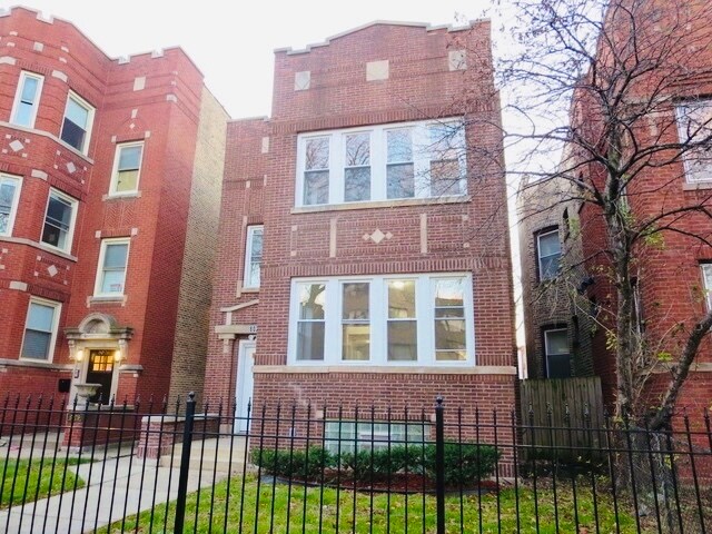 Primary Photo - 8024 S Champlain Ave