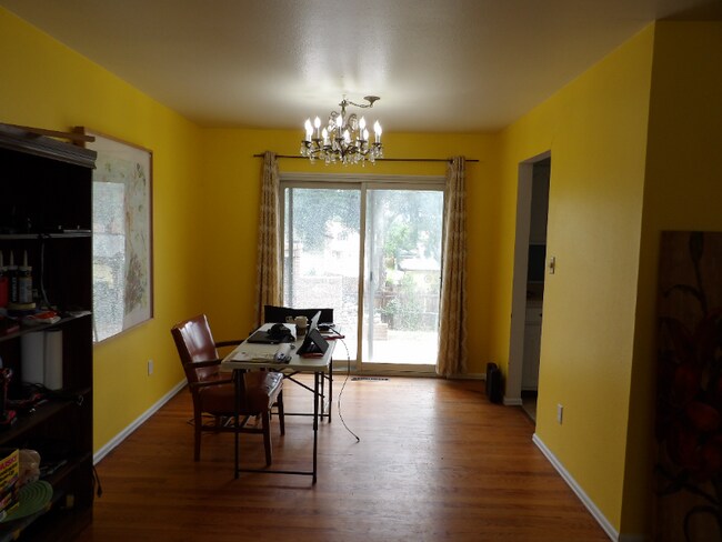 Building Photo - 1322 Saratoga Dr