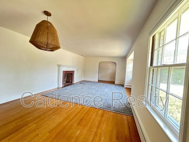 Building Photo - 1607 Azalea Dr