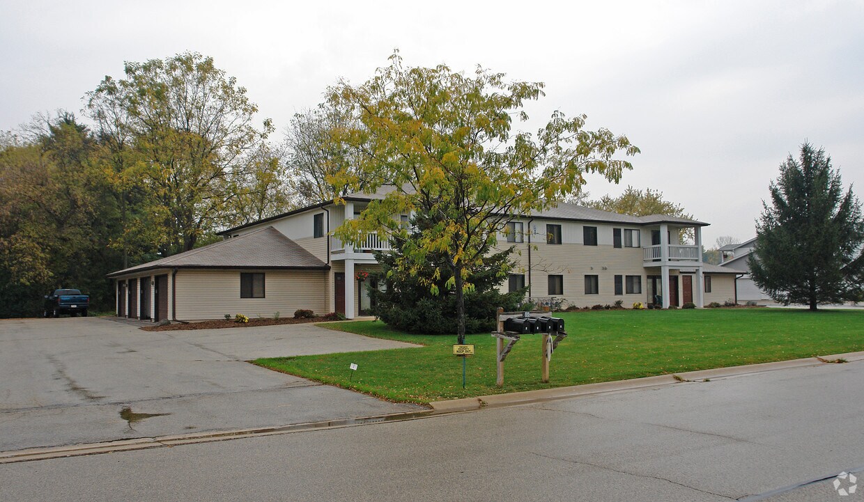 308 5th St, Waterford, WI 53185 Apartments in Waterford, WI
