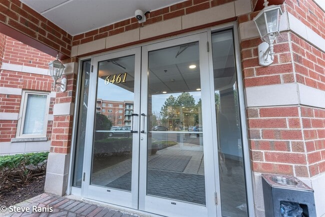 Building Photo - 1 br, 1 bath Condo - 6461 W Warner Ave Apt...