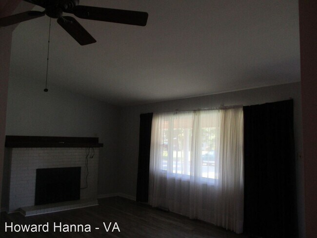 Building Photo - 3 br, 2 bath House - 1641 Bailey Lane