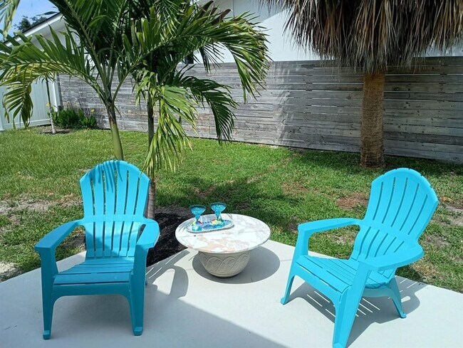 Foto del edificio - 4454 W Tradewinds Ave