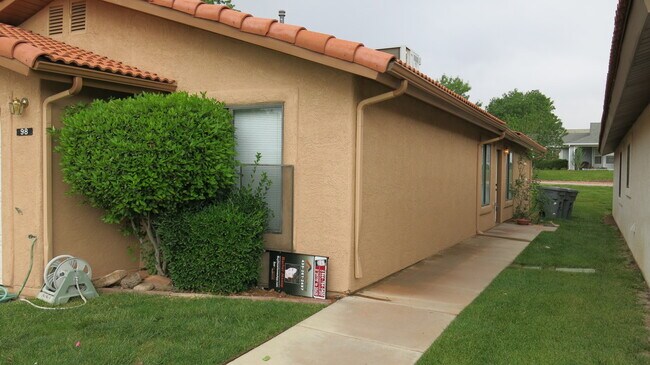 Building Photo - Beautiful 3 bed/2bath home located near park!